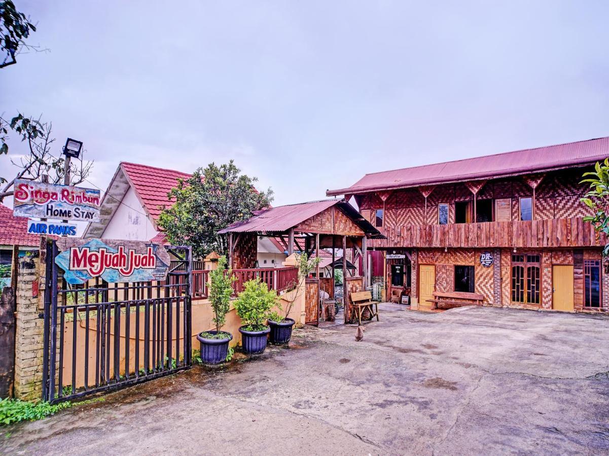 Oyo 90209 Dk Singarimbun Berastagi Homestay Extérieur photo
