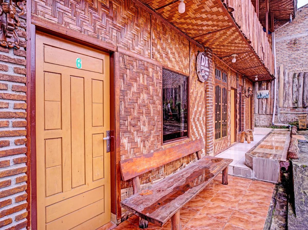 Oyo 90209 Dk Singarimbun Berastagi Homestay Extérieur photo