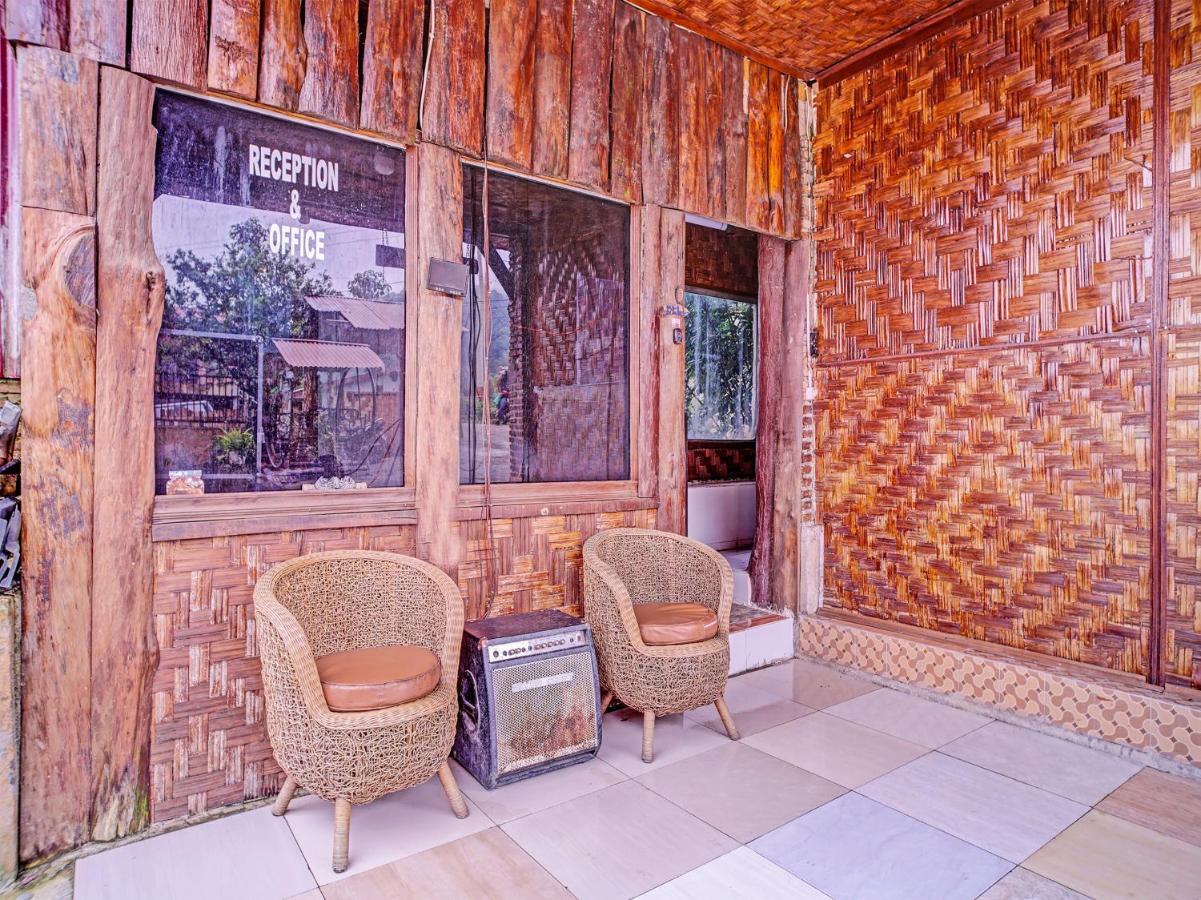 Oyo 90209 Dk Singarimbun Berastagi Homestay Extérieur photo