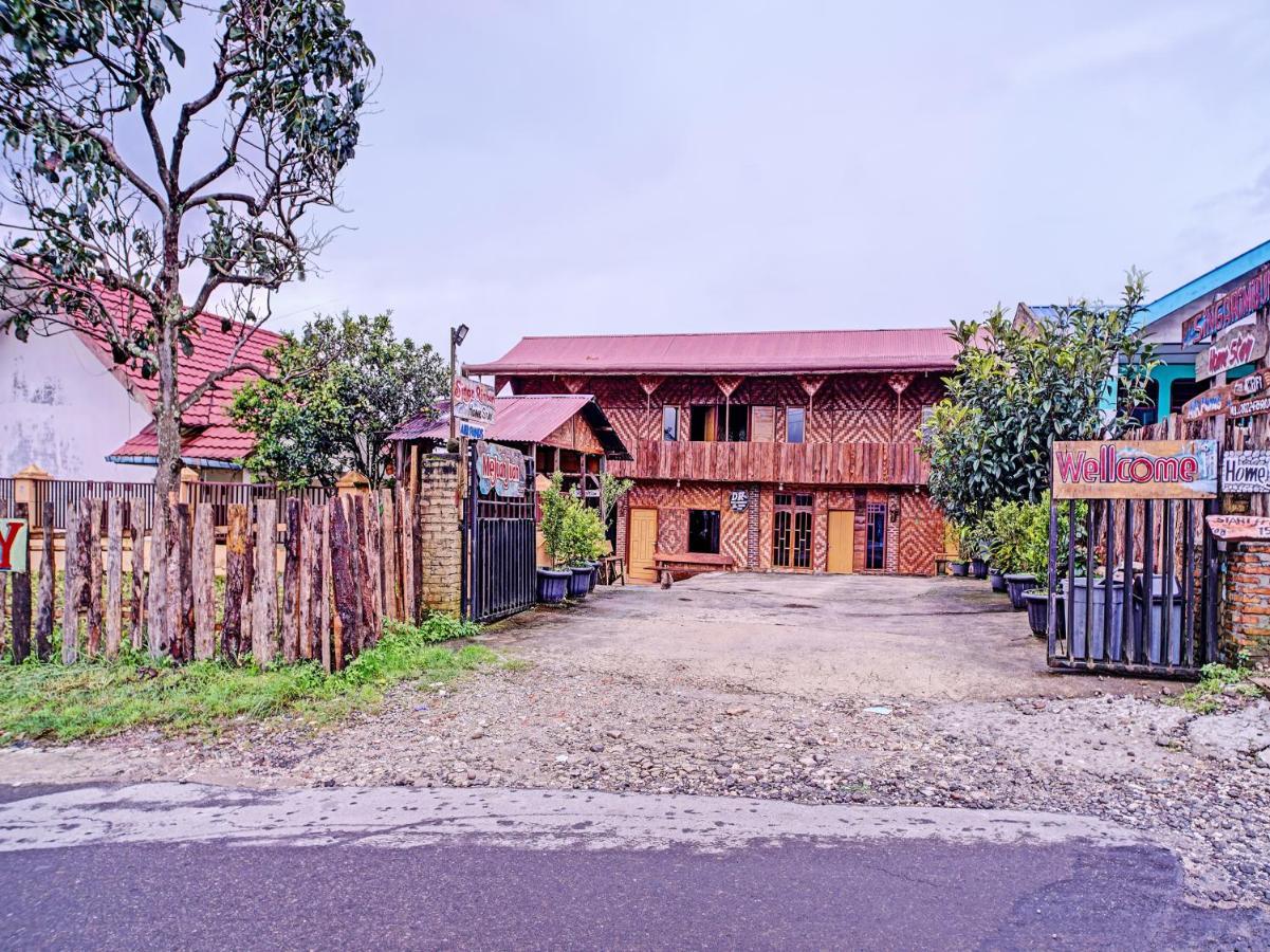 Oyo 90209 Dk Singarimbun Berastagi Homestay Extérieur photo