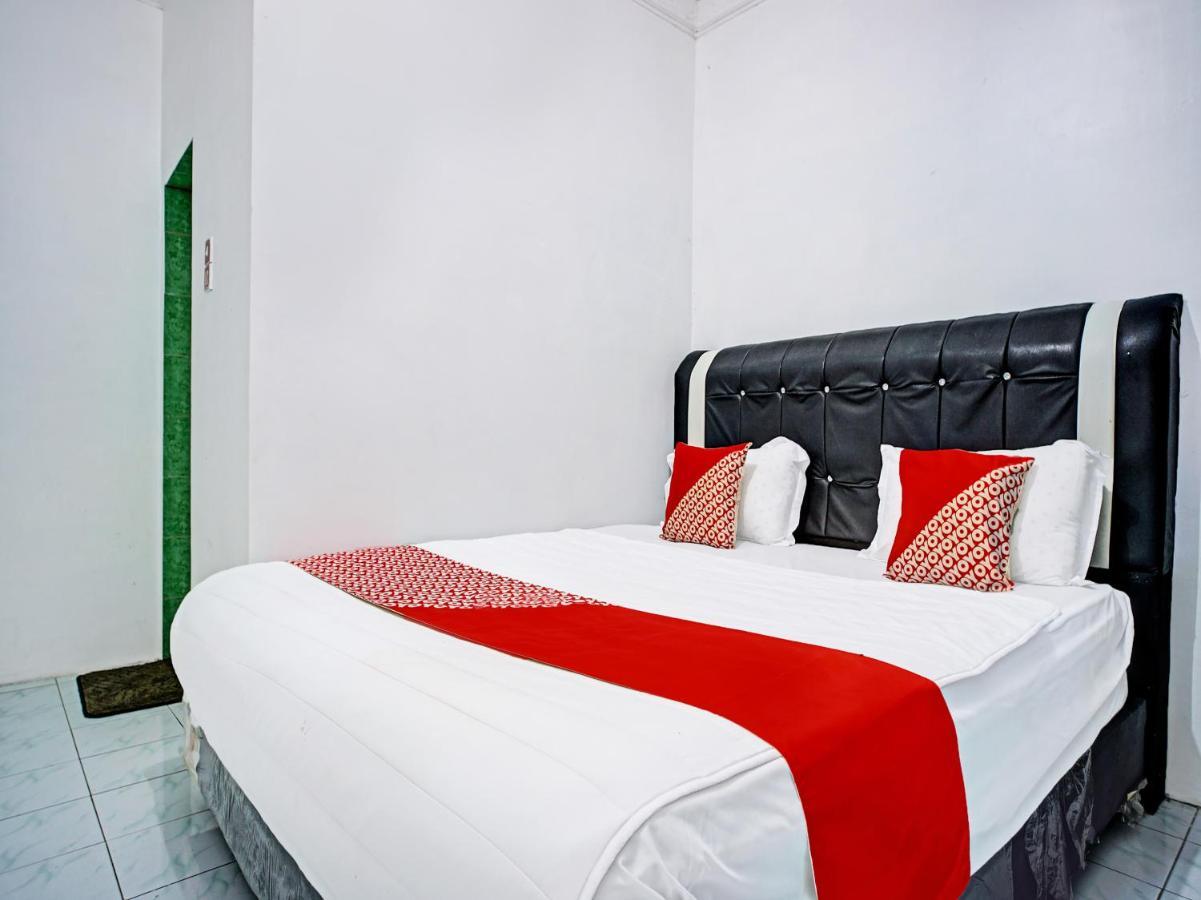Oyo 90209 Dk Singarimbun Berastagi Homestay Extérieur photo