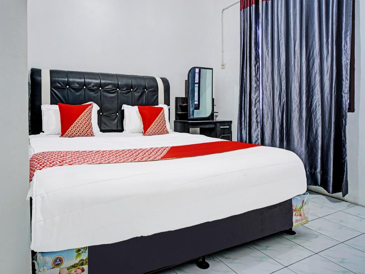 Oyo 90209 Dk Singarimbun Berastagi Homestay Extérieur photo
