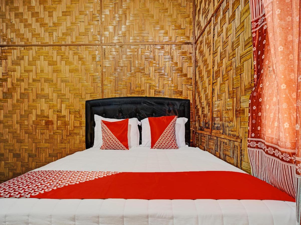 Oyo 90209 Dk Singarimbun Berastagi Homestay Extérieur photo