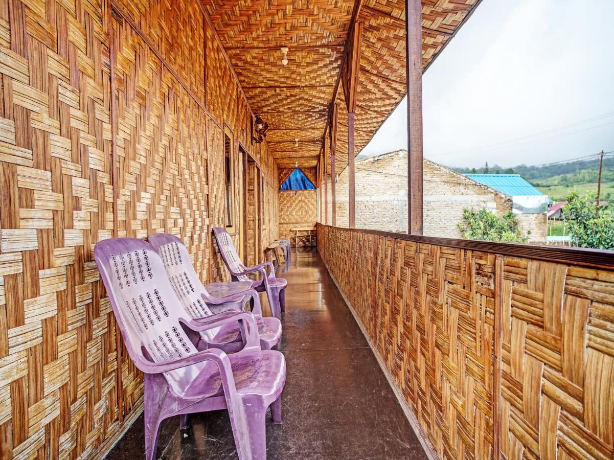 Oyo 90209 Dk Singarimbun Berastagi Homestay Extérieur photo