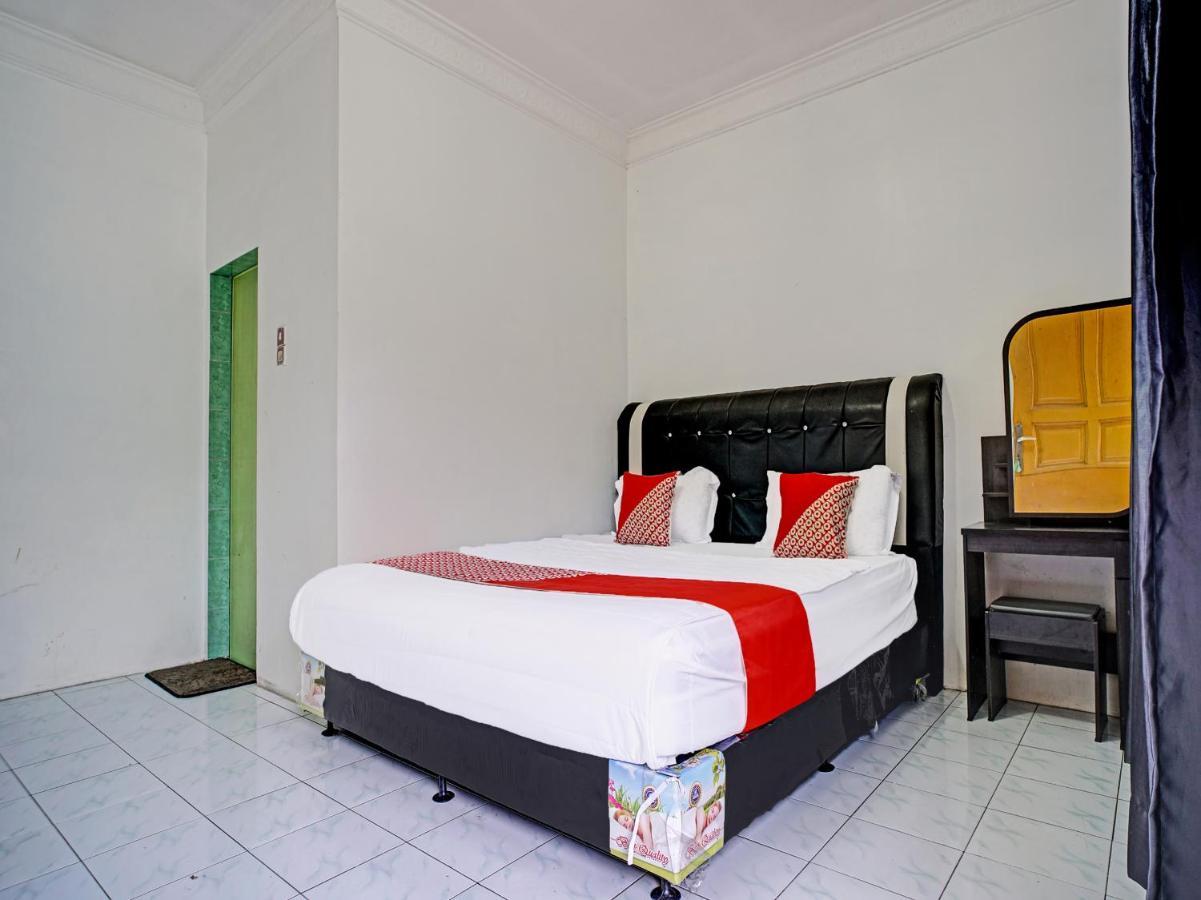 Oyo 90209 Dk Singarimbun Berastagi Homestay Extérieur photo