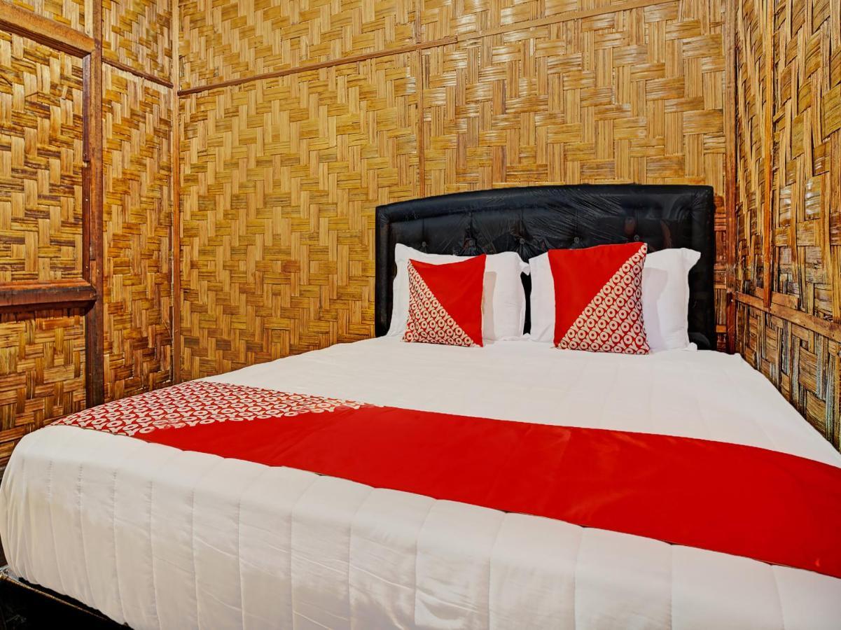 Oyo 90209 Dk Singarimbun Berastagi Homestay Extérieur photo