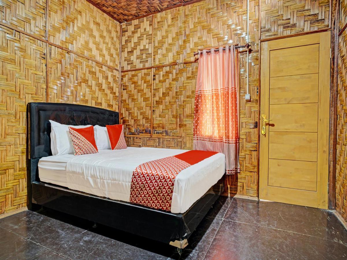 Oyo 90209 Dk Singarimbun Berastagi Homestay Extérieur photo