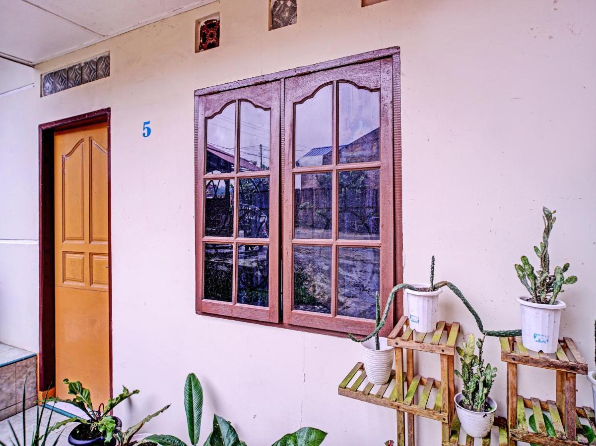 Oyo 90209 Dk Singarimbun Berastagi Homestay Extérieur photo
