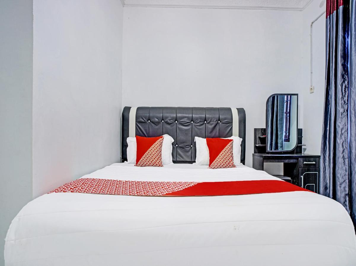Oyo 90209 Dk Singarimbun Berastagi Homestay Extérieur photo