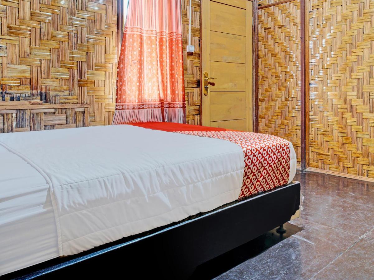 Oyo 90209 Dk Singarimbun Berastagi Homestay Extérieur photo