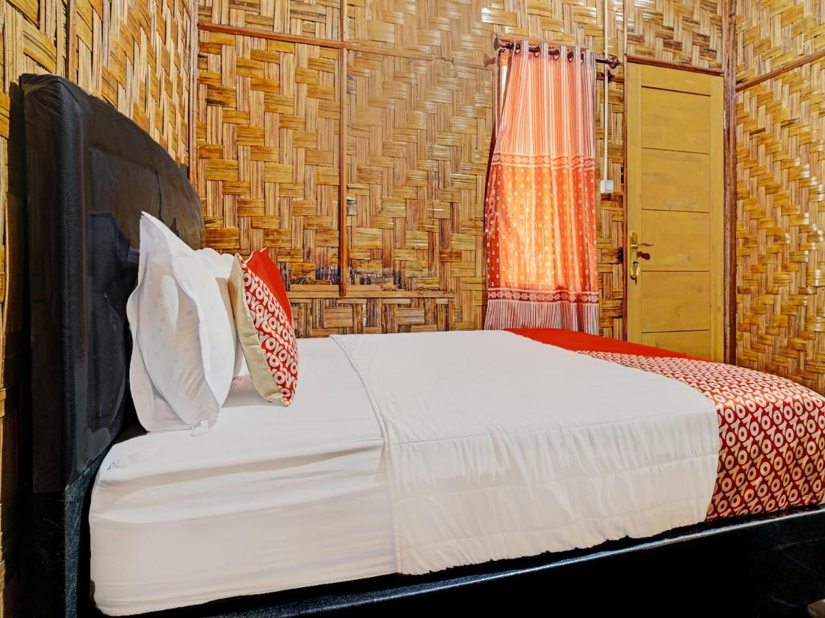 Oyo 90209 Dk Singarimbun Berastagi Homestay Extérieur photo