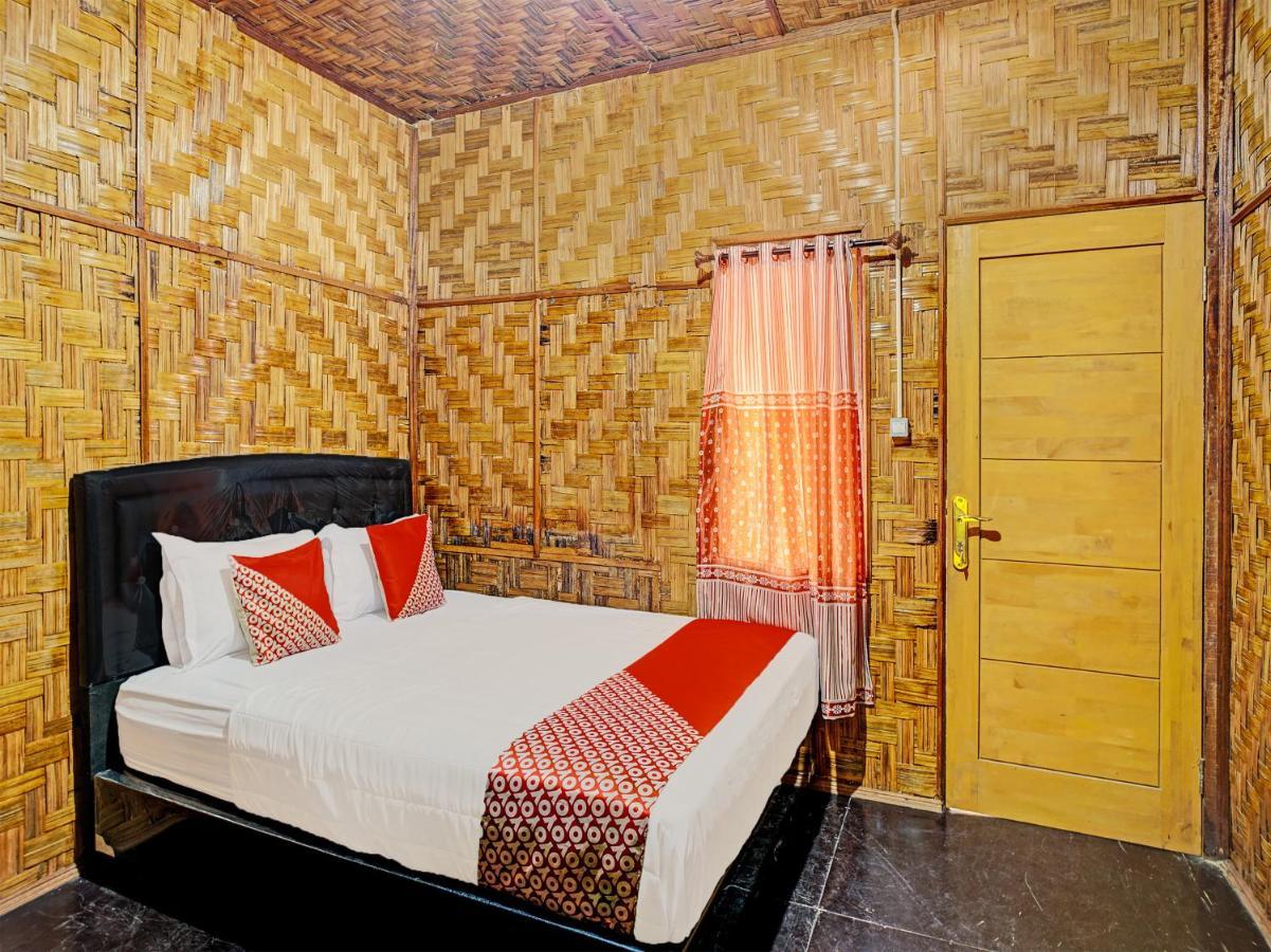 Oyo 90209 Dk Singarimbun Berastagi Homestay Extérieur photo