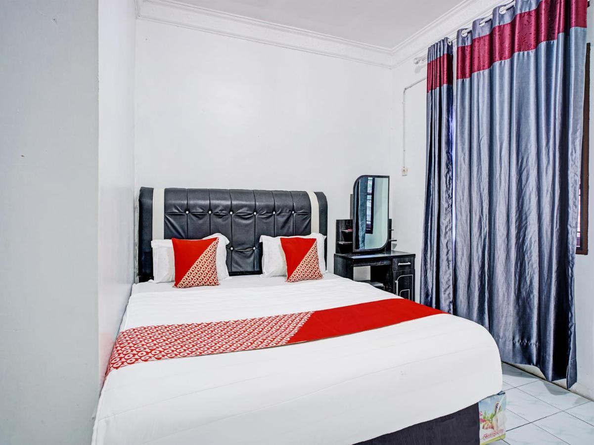 Oyo 90209 Dk Singarimbun Berastagi Homestay Extérieur photo