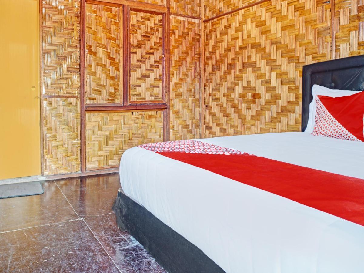 Oyo 90209 Dk Singarimbun Berastagi Homestay Extérieur photo