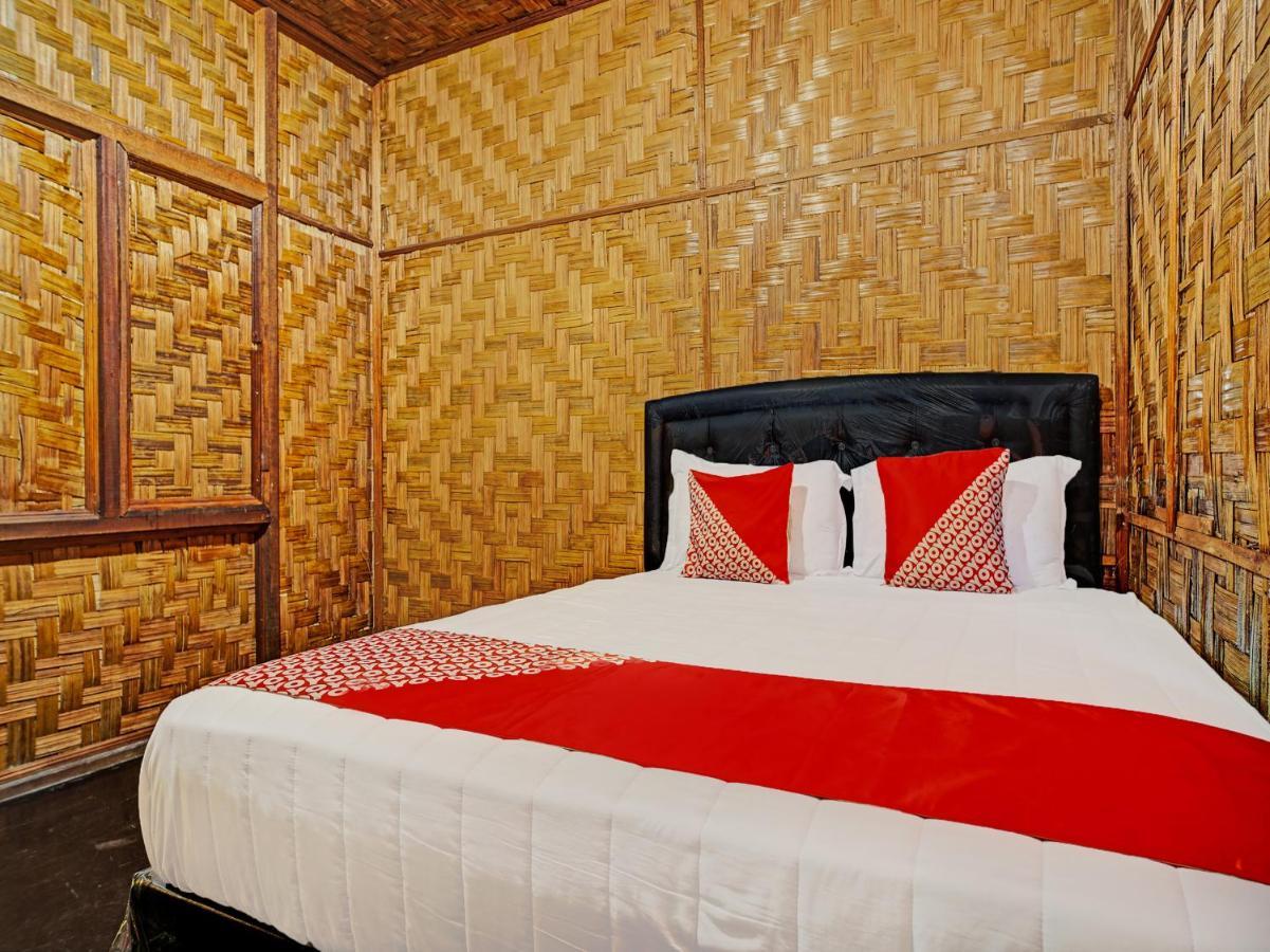 Oyo 90209 Dk Singarimbun Berastagi Homestay Extérieur photo