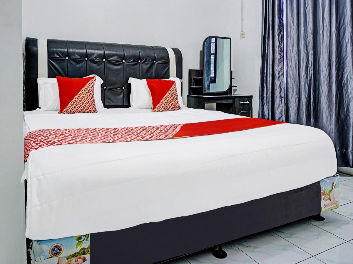 Oyo 90209 Dk Singarimbun Berastagi Homestay Extérieur photo