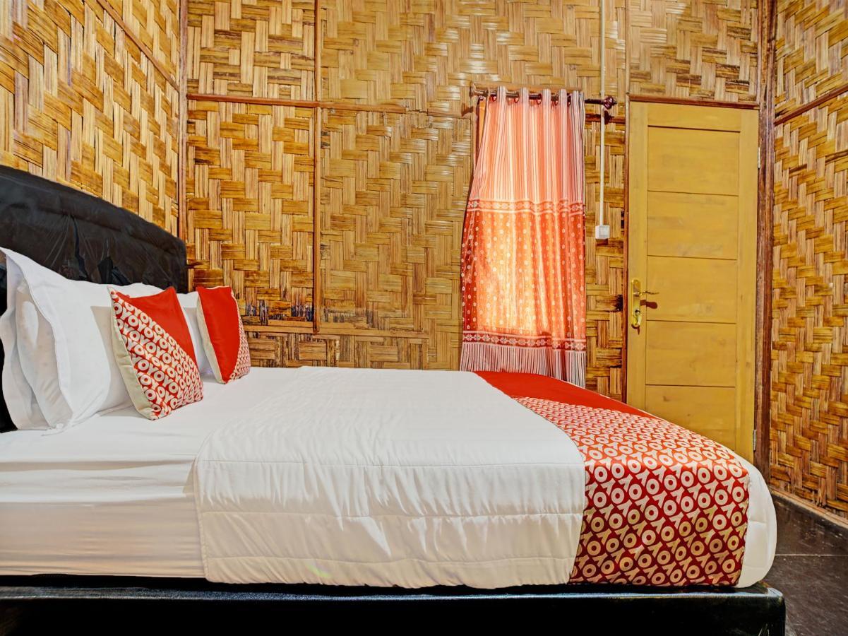 Oyo 90209 Dk Singarimbun Berastagi Homestay Extérieur photo